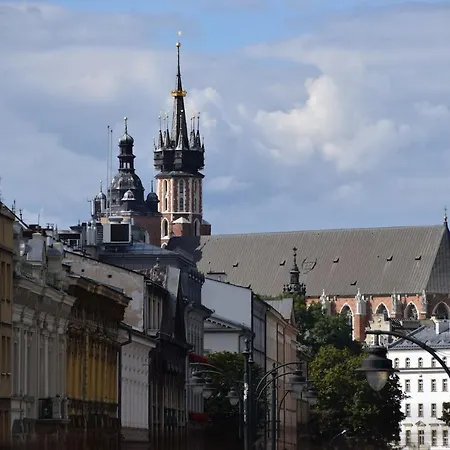 Right By The Market Square Apartman